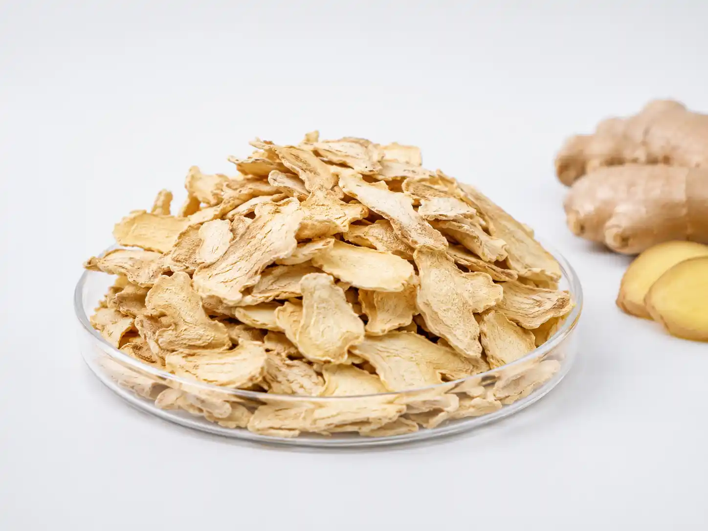 Dehydrated organic ginger flakes